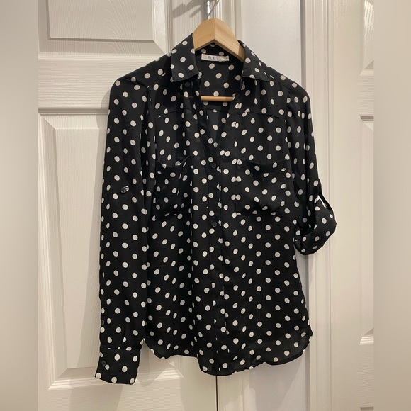 Black polka dot collared button up in silky fabric- size 6 - Picture 1 of 5